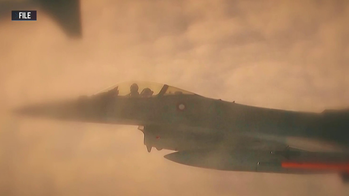 Là "vũ khí ngôi sao" của viện trợ phương Tây, F-16 mang nhiều ý nghĩa chính trị: một mặt, nó tượng trưng cho "sự ủng hộ vững chắc" của phương Tây dành cho Ukraine. Mặt khác, nó cũng được coi là "chuột bạch" để thử nghiệm hệ thống phòng không của Nga.