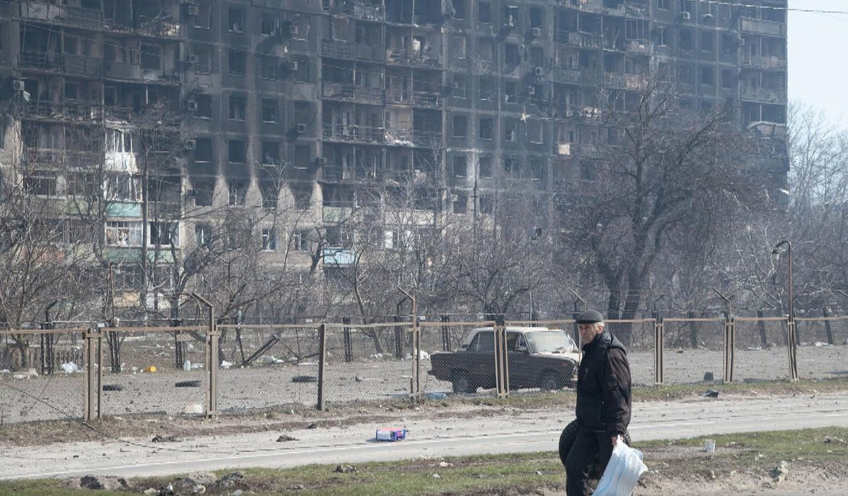 Chủ tịch nước cộng hòa Donetsk tự xưng, đã bổ nhiệm thị trưởng Mariupol và thành lập một hội đồng thành phố tạm thời, chịu trách nhiệm dọn dẹp những tàn tích trong thành phố và cung cấp điện, nước trong thành phố, để cư dân có thể trở lại cuộc sống bình thường.