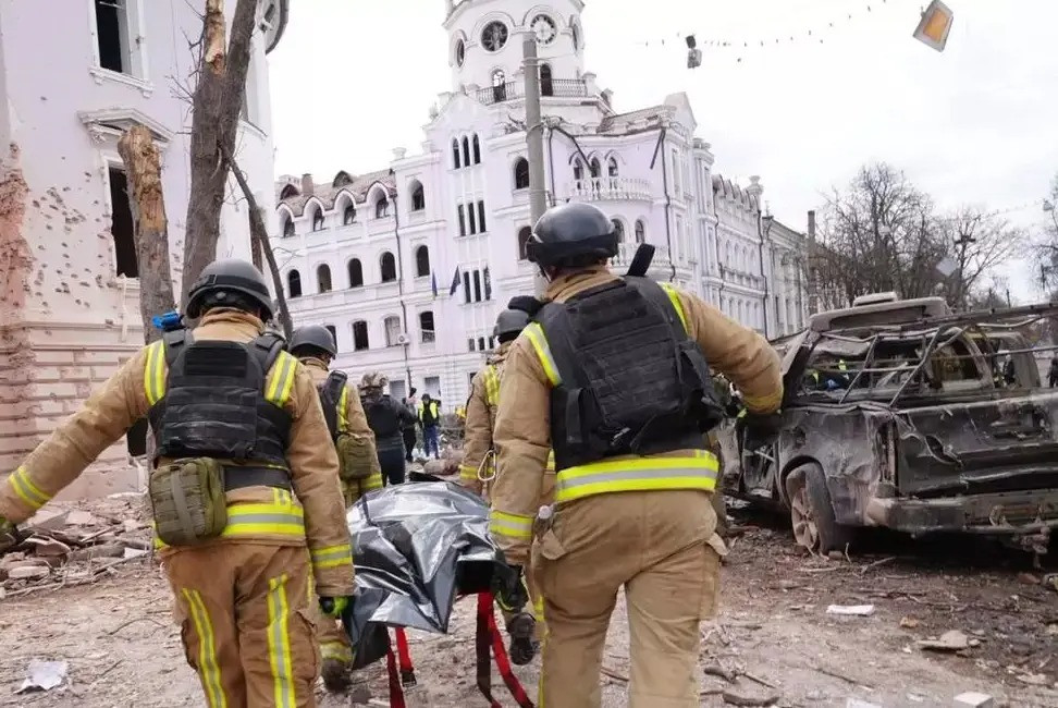 Đối với các trận chiến ở khu vực Sumy, nơi diễn ra các trận đánh ác liệt, hiện vẫn chưa có thông tin nào về những thay đổi ở mặt trận. Nhưng có thông tin đáng chú ý là vào sáng ngày 13/4, có một nhóm lớn các sĩ quan cấp cao của AFU bị tiêu diệt trong một cuộc tấn công bằng tên lửa của RFAF.