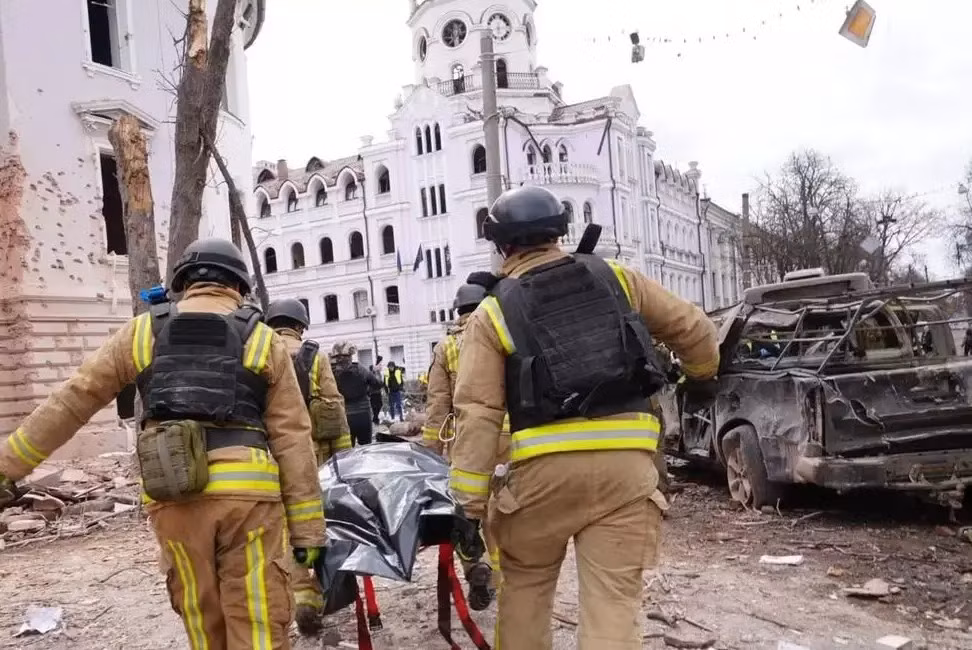 Đối với các trận chiến ở khu vực Sumy, nơi diễn ra các trận đánh ác liệt, hiện vẫn chưa có thông tin nào về những thay đổi ở mặt trận. Nhưng có thông tin đáng chú ý là vào sáng ngày 13/4, có một nhóm lớn các sĩ quan cấp cao của AFU bị tiêu diệt trong một cuộc tấn công bằng tên lửa của RFAF.