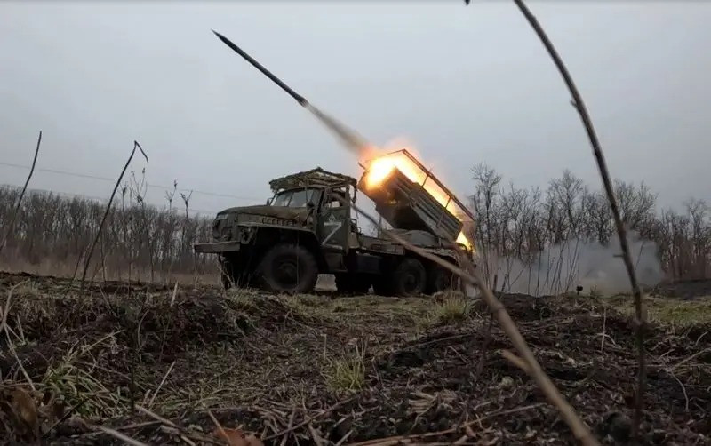 Việc dư luận Ukraine bàn tán về số lượng lớn quân Nga ở vùng biên giới Sumy, có nghĩa là dư luận nước này đang chuẩn bị cho điều không thể tránh khỏi. Còn trên góc độ quân sự, việc thành lập một cụm quân với 60.000 quân trên hướng Sumy, là bằng chứng cho thấy ý định của Bộ Tổng tham mưu RFAF.