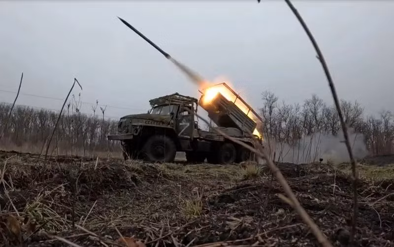 Việc dư luận Ukraine bàn tán về số lượng lớn quân Nga ở vùng biên giới Sumy, có nghĩa là dư luận nước này đang chuẩn bị cho điều không thể tránh khỏi. Còn trên góc độ quân sự, việc thành lập một cụm quân với 60.000 quân trên hướng Sumy, là bằng chứng cho thấy ý định của Bộ Tổng tham mưu RFAF.