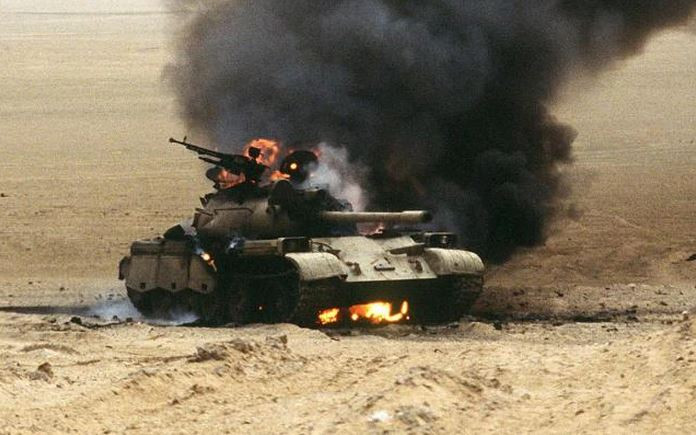 Dưới sự dẫn dắt của truyền thông phương Tây, xe tăng T-72 càng bị dìm sâu xuống đáy bùn, chẳng hạn như “vũ khí Nga dễ bị tổn thương” và “vũ khí Mỹ là vũ khí thần kỳ, có thể lật ngược tình thế chỉ bằng một phát bắn”.