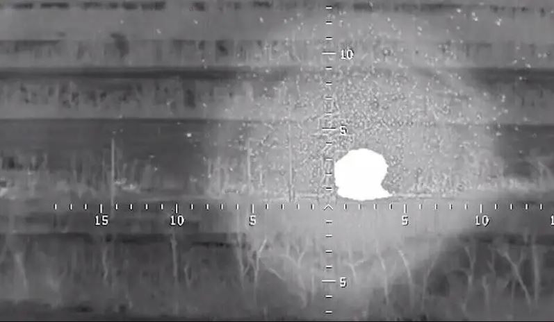 Trong mấy ngày qua, Quân đội Ukraine thiệt hại liên tiếp 4 xe tăng M1A1 Abrams ở mặt trận Avdiivka (tương đương hơn một trung đội xe tăng); một trong số 4 chiếc M1A1 Abrams đó đã bị xe tăng T-72 của Nga tiêu diệt trong cuộc đối đầu trực diện, chỉ bằng một phát đạn.