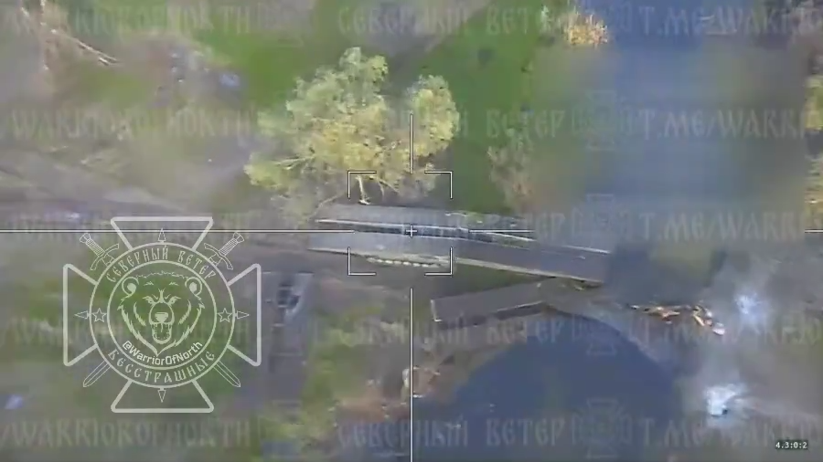 Cảnh phim này không chỉ bộc lộ sức mạnh khủng khiếp của máy bay không người lái trong chiến tranh hiện đại, mà còn nêu bật sự tàn khốc, tàn nhẫn trên chiến trường Ukraine hiện nay, khi hai bên liên tục quan sát lẫn nhau và tổ chức tấn công ngay khi thời cơ đến.