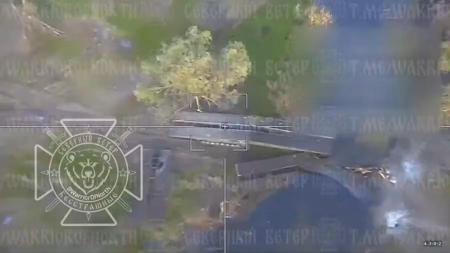 Cảnh phim này không chỉ bộc lộ sức mạnh khủng khiếp của máy bay không người lái trong chiến tranh hiện đại, mà còn nêu bật sự tàn khốc, tàn nhẫn trên chiến trường Ukraine hiện nay, khi hai bên liên tục quan sát lẫn nhau và tổ chức tấn công ngay khi thời cơ đến.