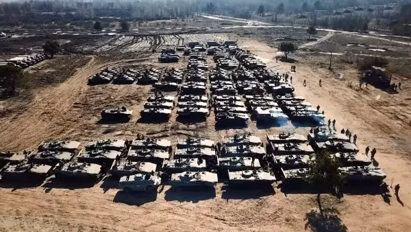 Ngoài ra, khu vực này còn có 20.000 tấn đạn dược, thiết giáp còn sót lại của Tập đoàn quân 14 Liên Xô cũ, có thể nhanh chóng trang bị cho 2 sư đoàn bộ binh cơ giới.