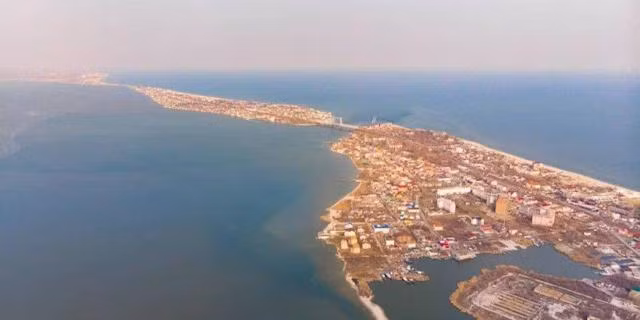 Sau khi Quân đội Nga phá hủy cây cầu, Quân đội Ukraine triển khai ở Odessa không thể di chuyển đến phần phía tây của thành phố trên diện rộng; điều này đã tạo điều kiện thuận lợi cho Quân đội Nga trong các chiến dịch đổ bộ.