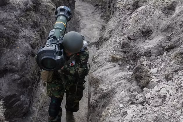 Với năng lực sản xuất quốc phòng thời bình của tất cả các quốc gia phương Tây, cộng với khả năng công nghiệp quốc phòng thời chiến của Ukraine ở thời điểm hiện tại, cũng khó có thể thể đáp ứng nhu cầu đạn dược của hàng trăm nghìn quân Ukraine đang chiến đấu. 