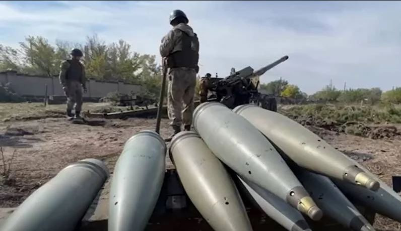 Khi đã mở được kẽ hở, lực lượng dự bị của quân đội Ukraine gấp rút mở rộng khu vực đột phá, đồng thời nhanh chóng đột phá vào chiều sâu, chuyển tấn công thành phòng thủ linh hoạt. Tuy nhiên, chiến thuật này cũng có nhiều khuyết điểm, thiếu xe tăng và pháo hạng nặng, không yểm trợ đường không, chủ yếu là xe bọc thép và xe bán tải.