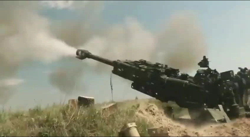 Tất nhiên, không thể nói hoàn toàn đó là trình độ của các đơn vị pháo binh Quân đội Ukraine, và bản thân lựu pháo M777 cũng có những vấn đề. Những khẩu pháo M777 mà Mỹ viện trợ Ukraine, đều là phiên bản thiếu; đặc biệt là hệ thống tác chiến kỹ thuật số quan trọng nhất. 