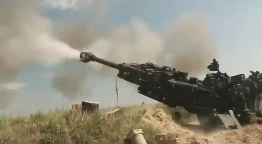 Tất nhiên, không thể nói hoàn toàn đó là trình độ của các đơn vị pháo binh Quân đội Ukraine, và bản thân lựu pháo M777 cũng có những vấn đề. Những khẩu pháo M777 mà Mỹ viện trợ Ukraine, đều là phiên bản thiếu; đặc biệt là hệ thống tác chiến kỹ thuật số quan trọng nhất. 