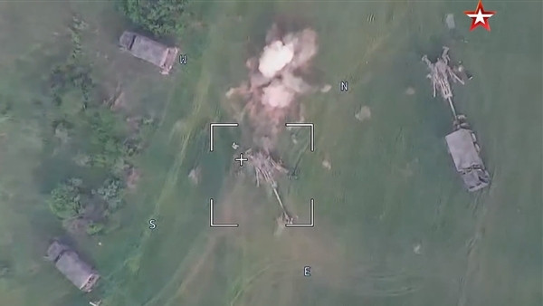 Lúc đầu, Quân đội Nga đã phải hứng chịu nhiều thiệt hại từ lựu pháo M777, nhưng Quân đội Nga đã nhanh chóng điều chỉnh chiến thuật của mình. Ngoài ra, Nga cũng nắm được khả năng cơ động chậm của loại pháo này và triển khai một số lượng lớn UAV, tại các khu vực mà lựu pháo M777 hoạt động.