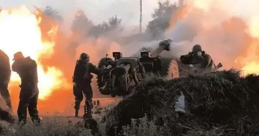 Vậy Quân đội Ukraine đã sử dụng chiến thuật nào trong cuộc tấn công vào khu vực Kursk? Đầu tiên, họ sử dụng hệ thống tác chiến điện tử làm tê liệt UAV trinh sát của Nga. Sau đó, họ tiến hành pháo hỏa chuẩn bị, tiếp sau là dưới sự yểm trợ của UAV FPV, Quân đội Ukraine tiến về phía trước, củng cố ở các vị trí mới và cứ như thế lặp lại.