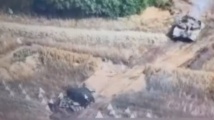 Câu hỏi đặt ra là các bãi mìn mà Quân đội Nga đã bố trí trước ở khu vực biên giới, tại sao không phát huy tác dụng? Để vượt qua những bãi mìn ở biên giới Kursk, Quân đội Ukraine đã sử dụng xe công binh đa năng IMR-2 để phá mìn. Một trong những xe này đã bị Lực lượng đặc nhiệm Akhmat của Nga phá hủy trên khu vực cửa mở. 