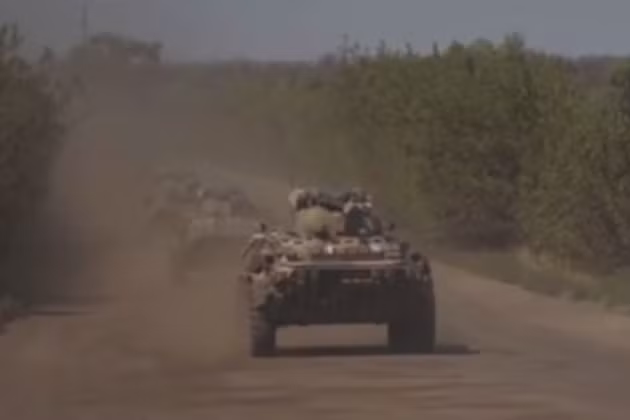 Trước việc Izyum và Kupyansk bị tràn ngập, Quân đội Nga tức tốc tăng viện cho mặt trận Kharkov; hàng trăm xe tải quân sự, xe chiến đấu bộ binh, xe bọc thép chở quân, xe kéo pháo và nhiều thiết bị quân sự khác tạo thành những hàng dài nhiều km, được nhìn thấy đang di chuyển theo hướng Kupyansk và Izyum.