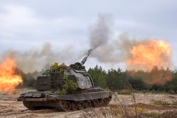 Trên các đoạn video được quay, người xem có thể thấy khoảnh khắc pháo kích vào Donetsk của quân đội Ukraine. Cuộc tấn công được cho là được thực hiện từ nhiều hướng cùng một lúc. Đồng thời, pháo hạng nặng cỡ nòng 122 mm và 152 mm cũng tham gia, mặc dù số lượng không nhiều.