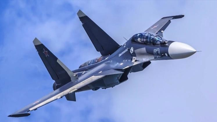 Su-30SM là chiến đấu cơ thế hệ 4+, có thể tiêu diệt mục tiêu trong hầu hết mọi cuộc giao chiến; và các cuộc đối đầu với USV của Ukraine, phần thắng luôn thuộc về Su-30SM. Nhưng dù rất thành công, nó vẫn gây tranh luận đó là, Không quân Nga có nên dùng Su-30SM (hoặc bất kỳ máy bay chiến đấu nào), để chống lại các mục tiêu như USV?