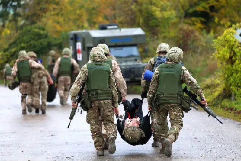 Hiện có thông tin cho rằng, Lữ đoàn bộ binh cơ giới số 115 của Ukraine chịu trách nhiệm phòng thủ Ocheretine thay Lữ đoàn bộ binh cơ giới 47, đã bỏ vị trí chiến đấu và bỏ chạy trước sự bắn phá của máy bay chiến đấu và pháo binh Nga.