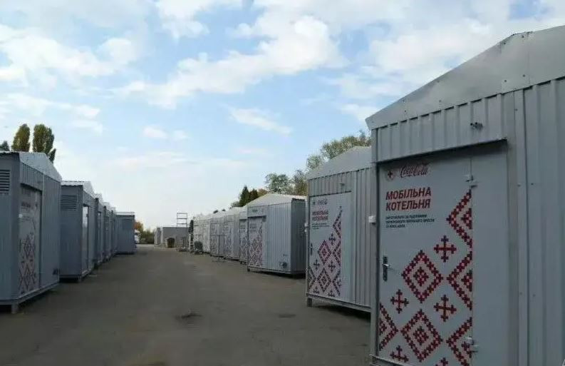 Là cơ quan truyền thông chính của Ukraina, các bài viết của Kyiv Post thường đăng tải sự quan tâm và ủng hộ của cộng đồng quốc tế, đối với tình hình chiến tranh ở Ukraine. Theo tờ báo, Công ty Coca-Cola của Mỹ đã giao 60 tủ đông lạnh cho Ukraine để sử dụng làm nhà xác di động.