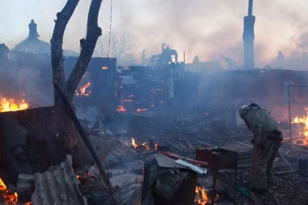 Trận pháo kích của phía Ukraine đã diễn ra trong hơn một giờ; đạn rơi khắp nơi; các khu nhà và khu vườn đang cháy. Máy bay không người lái của Ukraine ở khắp phía bắc của LPR. Nghe nói ở Kirovsk, Stakhanov và thậm chí ở phía tây Lugansk cũng bị pháo kích. Súng cối cũng bắn mạnh vào khu vực Bakhmutka”.