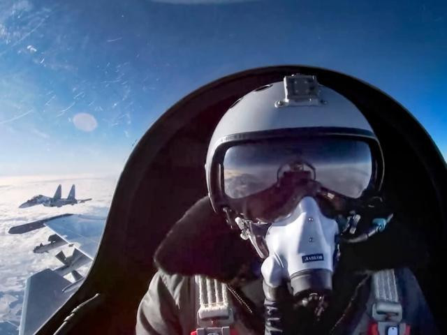 Thứ hai là quyền kiểm soát vùng trời trên khu vực lãnh hải của Ukraine hiện do Nga kiểm soát, do đó những vùng biển này hiện cũng do quân đội Nga kiểm soát. 