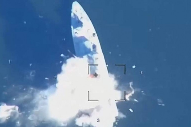 Theo Bộ Quốc phòng Nga, tàu tuần duyên cao tốc Willard Sea Force do Mỹ sản xuất cùng nhóm đổ bộ đã bám sát ngay phía đông Đảo Rắn. Vào khoảng 11 giờ sáng, một cuộc không kích mạnh mẽ đã giáng xuống chiếc tàu; kết quả là chiếc tuần duyên của Ukraine bị đánh chìm ngay lập tức. 