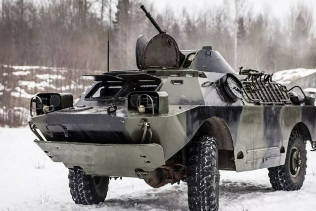 Ngày hôm qua, Quân đội Ukraine đã chuyển thêm xe bọc thép và vũ khí đến khu vực giới tuyến. Tình trạng tương tự cũng được ghi nhận dọc toàn bộ chiến tuyến ở Donbass; nhưng điều đáng chú ý hơn, đó là sự xuất hiện của một số xe bọc thép trong khu dân cư Trekhizbenka, nơi chỉ cách đường giới tuyến 300 m.