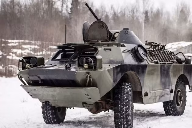 Ngày hôm qua, Quân đội Ukraine đã chuyển thêm xe bọc thép và vũ khí đến khu vực giới tuyến. Tình trạng tương tự cũng được ghi nhận dọc toàn bộ chiến tuyến ở Donbass; nhưng điều đáng chú ý hơn, đó là sự xuất hiện của một số xe bọc thép trong khu dân cư Trekhizbenka, nơi chỉ cách đường giới tuyến 300 m.