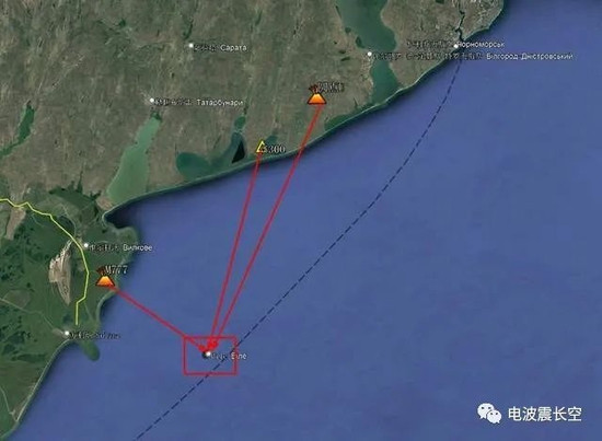 Trên thực tế, từ góc độ địa lý, Đảo Rắn thực sự có rất ít giá trị về mặt quân sự, khi nó cách xa cả Crimea và Odessa (gần 140 km từ Odessa). Ngược lại, nó ở gần bờ biển Romania hơn; đồng thời không bảo vệ bất kỳ huyết mạch giao thông nào, nó có giá trị phòng thủ hạn chế đối với Ukraine và có giá trị hạn chế đối với việc Quân đội Nga phong tỏa bờ biển Ukraine.