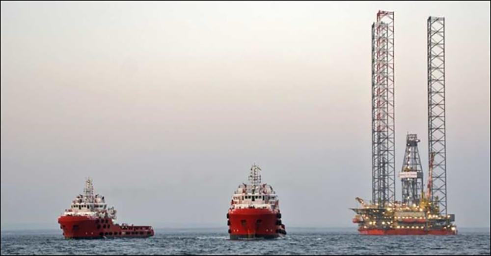 Phía Ukraine đã sử dụng tên lửa chống hạm và tên lửa dẫn đường do máy bay không người lái TB-2 phóng xuống, làm hư hỏng nhẹ hai giàn khoan, gây ra sự cố tràn dầu; các hình ảnh vệ tinh cho thấy, ngọn lửa vẫn chưa được dập tắt vào ngày 21/6.