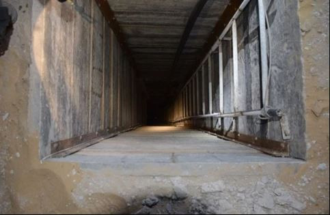 Thậm chí một số cư dân Gaza và người nước ngoài cũng sẽ sử dụng đường hầm Gaza để kết hôn. Vì vậy, các đường hầm dưới Gaza không chỉ nhiều mà còn rất đồ sộ. Có lẽ ngay cả Hamas cũng không biết có bao nhiêu đường hầm bên dưới Gaza và chúng dẫn đến đâu. Vì lý do này, IDF còn gọi đó là "Tàu điện ngầm Gaza".