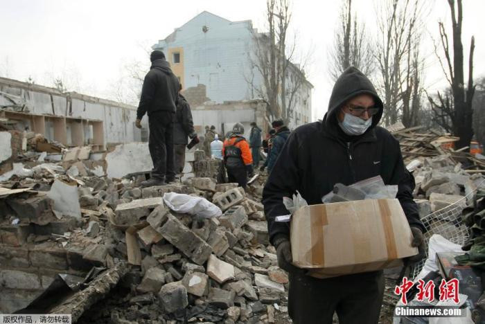 Moscow cho biết, Quân đội Nga đã tấn công một nhà máy sửa chữa xe quân sự ở thành phố Nikolayev, miền nam Ukraine. Còn Quân đội Ukraine cho biết, Quân đội Nga đã tiến hành các cuộc không kích dữ dội tại nhiều khu vực ở 3 tỉnh Kharkiv, Luhansk và Donetsk, thuộc miền đông Ukraine.