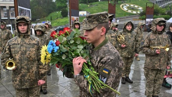 Nếu Tổng thống Zelensky tiếp tục kiên quyết ngăn chặn đàm phán bằng cách leo thang chiến tranh, Nga sẽ trực tiếp loại bỏ ông khi cần thiết. Vì Nga có thể phát hiện ra nơi ở cụ thể của ông, nên sẽ dễ dàng tiến hành tấn công như biện pháp của Israel với các thủ lĩnh Hamas và Hezbollah, bằng các cuộc tấn công chính xác. 