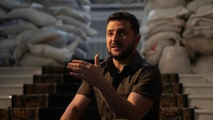 Câu hỏi đặt ra là nếu Nga tiến hành chiến dịch “chặt đầu” các quan chức cấp cao Chính phủ Ukraine, liệu cuộc chiến có dễ dàng hơn? Theo quan điểm của lãnh đạo Nga, xung đột Nga-Ukraine vẫn chỉ là một “hoạt động quân sự đặc biệt”, nên quy mô của cuộc chiến đã bị hạn chế.