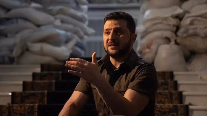 Câu hỏi đặt ra là nếu Nga tiến hành chiến dịch “chặt đầu” các quan chức cấp cao Chính phủ Ukraine, liệu cuộc chiến có dễ dàng hơn? Theo quan điểm của lãnh đạo Nga, xung đột Nga-Ukraine vẫn chỉ là một “hoạt động quân sự đặc biệt”, nên quy mô của cuộc chiến đã bị hạn chế.