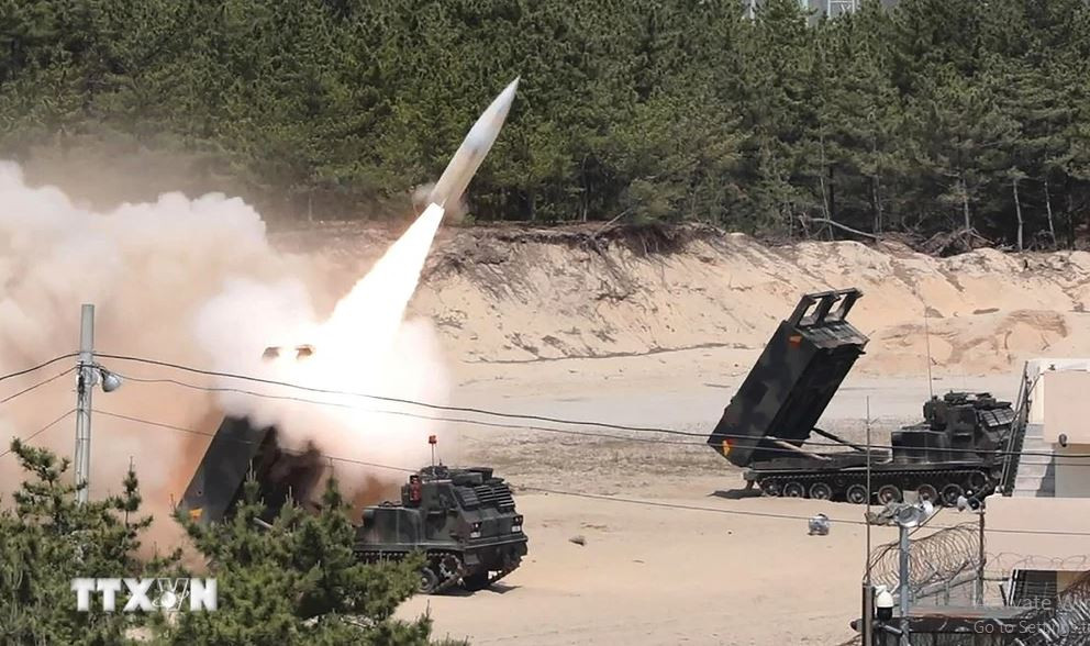 Hiện tại, cả Mỹ và Anh đều cho phép Ukraine sử dụng các loại tên lửa tầm xa do họ hỗ trợ để tấn công vào lãnh thổ Nga, và Nga đã bị dồn vào chân tường. Nếu không phản công, đòn tấn công của Ukraine sẽ ngày càng gần thủ đô Moscow hơn, khiến Nga hoàn toàn bị động, thậm chí gây bất ổn tình hình trong nước. 