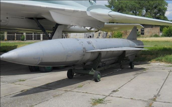 Trong cuộc xung đột giữa Nga và Ukraine, nhiều loại vũ khí đã bị loại khỏi biên chế trước kia, đã được đưa vào sử dụng. Trước đó, có thể nhiều người cho rằng "tên lửa cổ nhất" được Quân đội Nga sử dụng trên chiến trường Ukraine chính là tên lửa hành trình Kh-22, do máy bay ném bom chiến lược phóng đi.