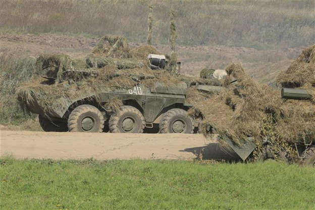 Trước đó phía Nga tuyên bố rằng, việc triển khai nhiều binh sĩ ở biên giới với Ukraine không gì khác hơn là “tiến hành các cuộc tập trận”; tuy nhiên ở phương Tây, điều này được sử dụng để cáo buộc Nga có ý định gây hấn với Ukraine và làm cái cớ để gián đoạn các cuộc đàm phán với phía Nga.