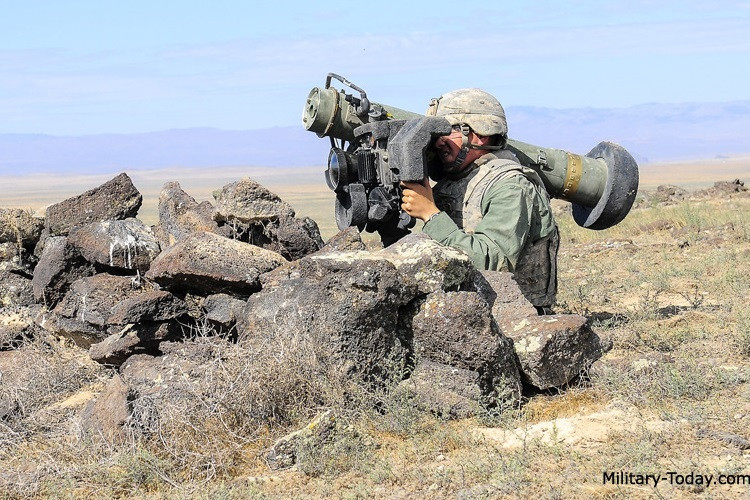 Còn theo thông tin từ kênh Telegram Marochko live, các đơn vị của Quân đội Ukraine, được trang bị hệ thống tên lửa chống tăng Javelin của Mỹ, đã phóng ít nhất hai tên lửa chông tăng có điều khiển, vào các vị trí của dân quân DPR, trong khu dân cư Golmovsky và Gladosovo.