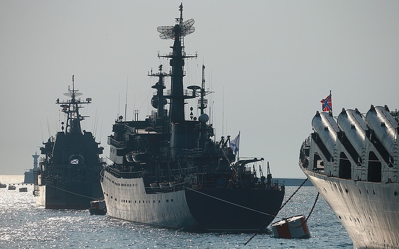 “Nước láng giềng phía đông” đã tăng gần gấp ba số lượng tàu trong 6 năm qua. Tất cả các tàu chiến mới trang bị từ năm 2015 đều được điều đến Hạm đội Biển Đen. Chúng bao gồm 6 tàu ngầm cùng khinh hạm, tàu hộ vệ tên lửa, tàu hỗ trợ, tàu tuần tra và những tàu quân sự khác.