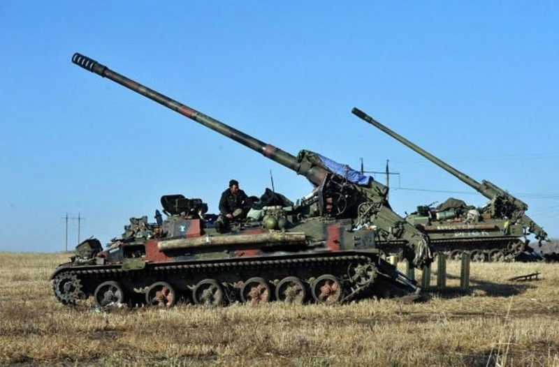 “Sau năm 1991, Quân đội Ukraine được kế thừa 18 khẩu pháo tự hành Hyacinth-S (bằng 1 tiểu đoàn). Nhưng sau đó, Quân đội Ukraine bắt đầu giảm số lượng pháo gần như ngay lập tức, khi tuyên bố độc lập. Chỉ trong năm đầu tiên, chín lữ đoàn pháo binh, tên lửa và một quân đoàn bộ binh (trong đó có nhiều trung đoàn, lữ đoàn pháo binh) đã bị giải tán.