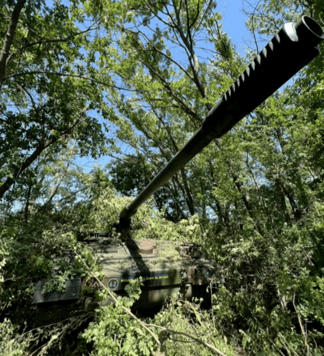 Do đó, các đơn vị pháo binh Ukraine tỏ ra có kinh nghiệm, và họ cũng đã học được cách kết hợp pháo binh với máy bay không người lái - đây là một chiến thuật mang tính cách mạng, nhưng quân đội Nga chưa thể bắt kịp.