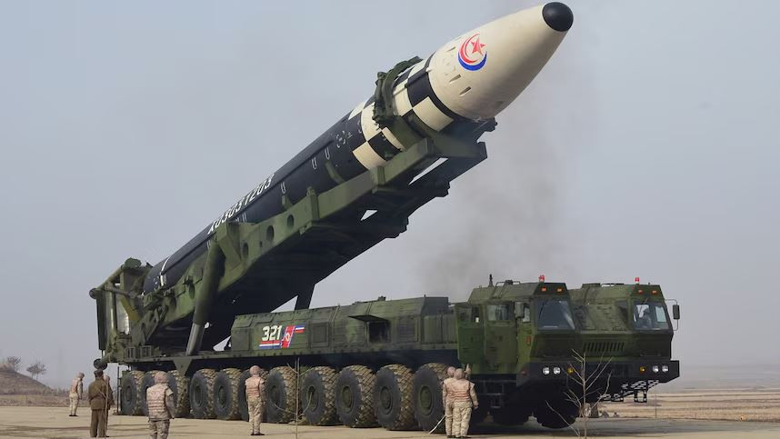 Ngay trên thực tế, một màn hình LCD của hệ thống điều khiển từ xa nhìn tuy đơn giản, nhưng đó là một ngành, một tập hợp lớn các nhà máy. Trong hoàn cảnh như vậy, Triều Tiên khó có thể tự mình hoàn thành toàn bộ chuỗi công nghiệp. Việc phát sinh các vấn đề kỹ thuật là điều không thể tránh khỏi. 