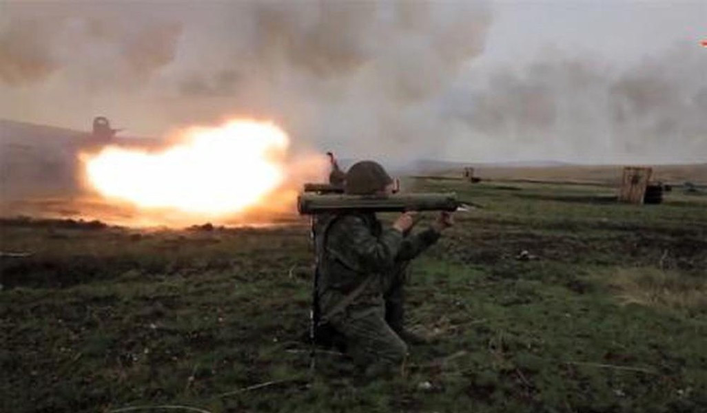 RPO-A Shmel là loại "súng phun lửa" thế hệ mới, được Liên Xô (sau này là Nga) phát triển và trong những năm 1980 và hiện được trang bị rộng rãi trong Quân đội Nga. Mặc dù gọi là “súng phun lửa”, nhưng RPO-A Shmel lại có cơ cấu hoạt động như một súng phóng lựu, sử dụng đầu đạn nhiệt áp có tính sát thương rất cao. 