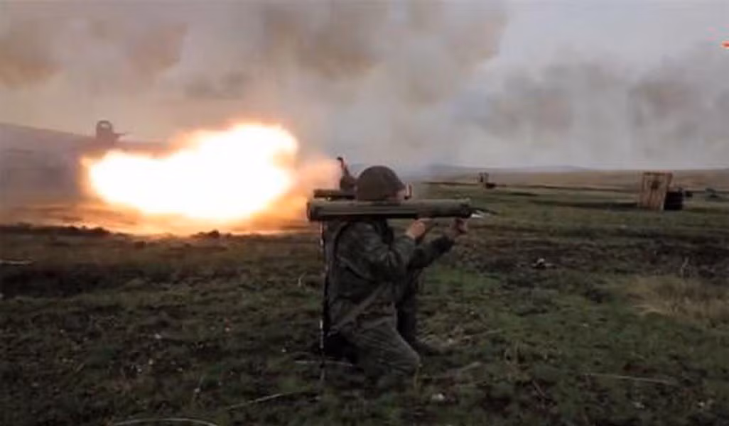 RPO-A Shmel là loại "súng phun lửa" thế hệ mới, được Liên Xô (sau này là Nga) phát triển và trong những năm 1980 và hiện được trang bị rộng rãi trong Quân đội Nga. Mặc dù gọi là “súng phun lửa”, nhưng RPO-A Shmel lại có cơ cấu hoạt động như một súng phóng lựu, sử dụng đầu đạn nhiệt áp có tính sát thương rất cao. 