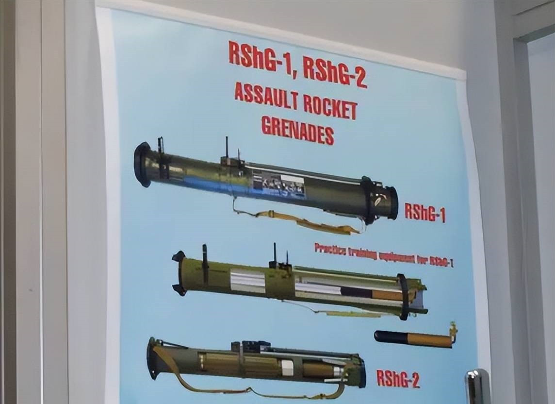 Về thiết kế mẫu vũ khí nhiệt áp cầm tay này cấu tạo gồm ống phóng bằng nhựa tổng hợp sử dụng một lần, trên ống có gắn thiết bị ngắm quang học (sử dụng chung cho các ống phóng), hai tay nắm và cơ cấu khai hỏa, bên trong chứa đạn phản lực. Hai đầu ống có nắp đậy và có gắn quai đeo để tiện trong hành quân. 