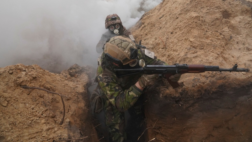 Tuy nhiên, do Chasiv Yar có vai trò chiến lược là lá chắn cho hai thành phố Kramatorsk và Sloviansk ở phía sau, nên có thể Ukraine tăng thêm quân tiếp viện để giữ bằng mọi giá. Do vậy kết quả của trận chiến sẽ phụ thuộc vào nhiều yếu tố khác nhau như hiệu quả chiến thuật của Nga, khả năng phòng thủ của Ukraine. (Nguồn ảnh: Topwar, Sputnik, Ukrinform, CNN).