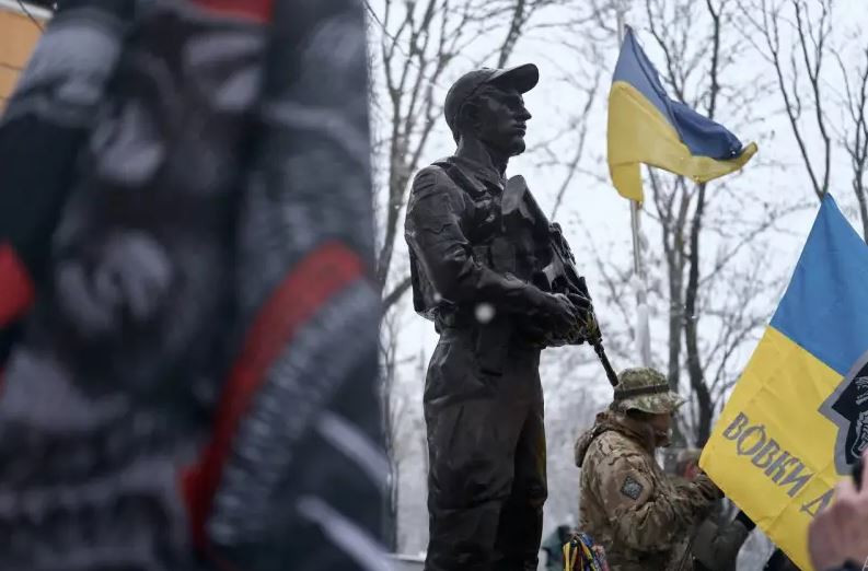 Nhưng đó cũng chỉ là giải pháp tạm thời trước mắt, nếu trong trường hợp này, hai bên sườn lại sụp đổ, như điều xảy ra ở hầu hết mọi nơi sau Avdiivka, và tuyến này sẽ không phải là điểm dừng cuối cùng. Vì vậy, AFU sẽ phải rút rất xa, ít nhất là tới sông Dnieper, Mashovets kết luận. (Nguồn ảnh: Topwar, Liveuamap, Rvvoenkory, Kyiv Post).