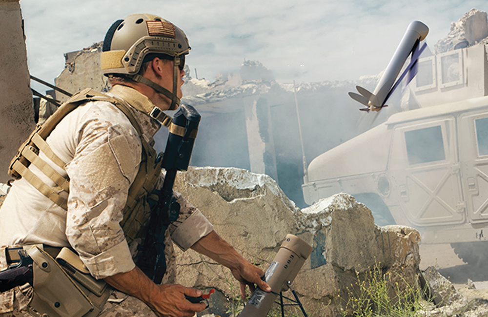 Cùng ngày, một quan chức cấp cao của Bộ Quốc phòng Mỹ yêu cầu giấu tên cho biết, hiện đã có ít nhất 12 binh sĩ Ukraine đã được huấn luyện về sử dụng UAV tự sát Switchblade, do Quân đội Mỹ tài trợ.